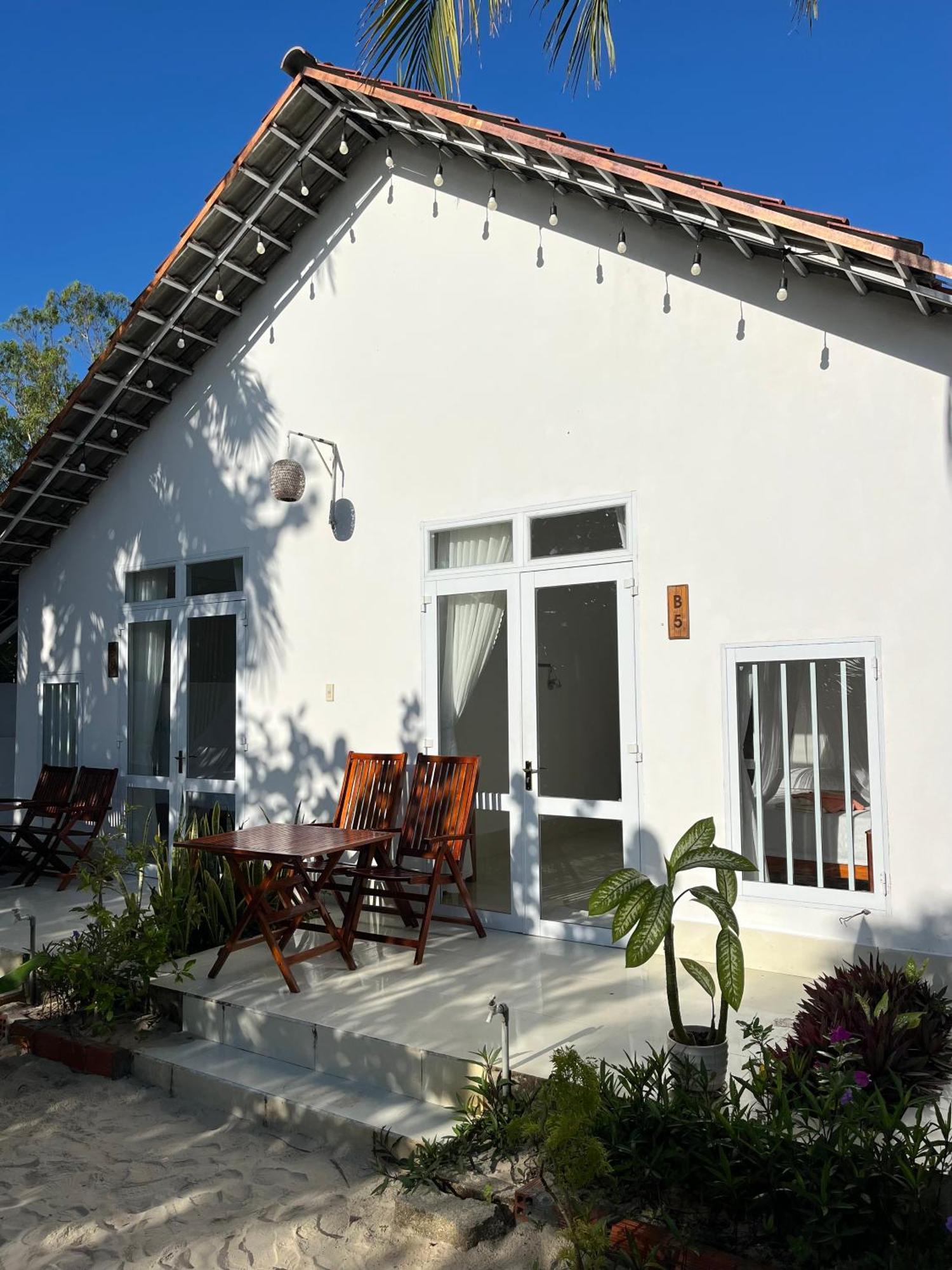 Robinson Beach Bungalow Vinh Hoa Exteriör bild
