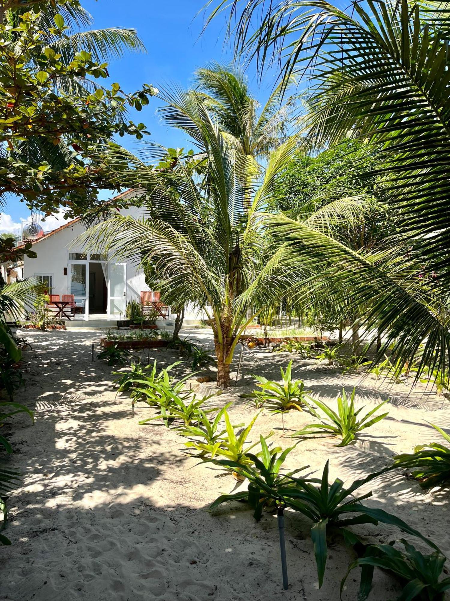 Robinson Beach Bungalow Vinh Hoa Exteriör bild